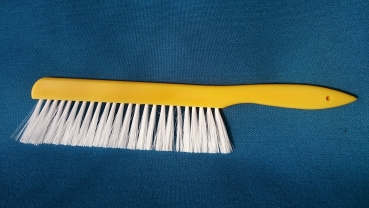 Bienenbesen mit Kunststoffgriff und Perlonborsten 36 cm