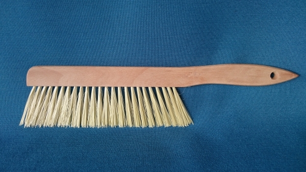 Bienenbesen mit Holzgriff und Perlonborsten 36 cm