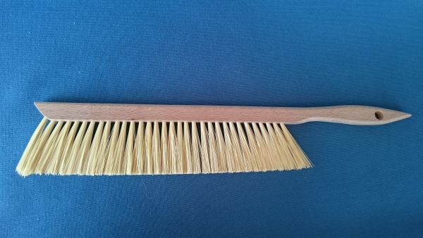 Bienenbesen mit Holzgriff und Perlonborsten 43 cm